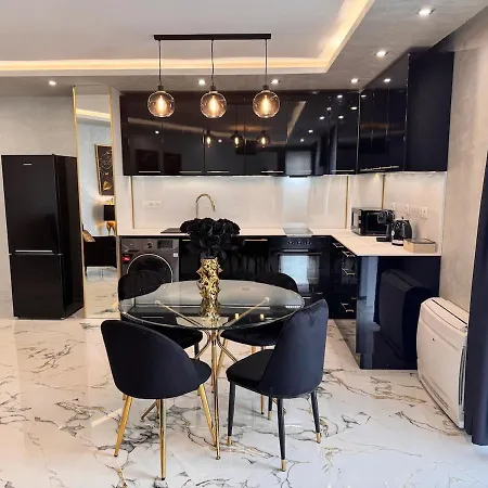 Luxury With Parking Just Steps From The In The Heart Of Burgas! 부르가스