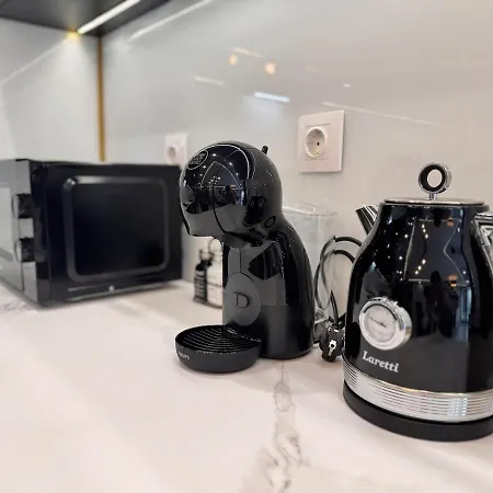 아파트 Luxury With Parking Just Steps From The In The Heart Of Burgas! *