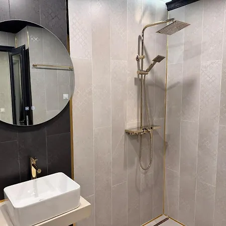 Luxury With Parking Just Steps From The In The Heart Of Burgas! 아파트 *