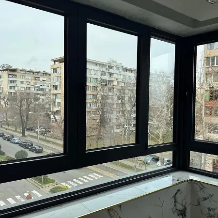 Luxury With Parking Just Steps From The In The Heart Of Burgas! Μπουργκάς